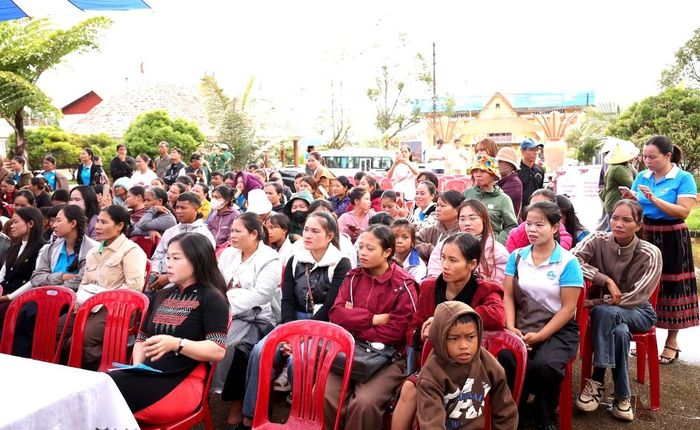 Phụ nữ dân tộc thiểu số ở A Lưới tham gia chương trình chuyển đổi số, tiêu dùng xanh. Ảnh: Nguyễn Thuấn