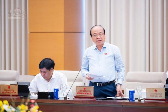 Chủ nhiệm Ủy ban Pháp luật và Tư pháp của Quốc hội Phan Chí Hiếu trình bày Báo cáo tóm tắt thẩm tra sơ bộ dự án Luật. Ảnh: Cổng thông tin điện tử Quốc hội.