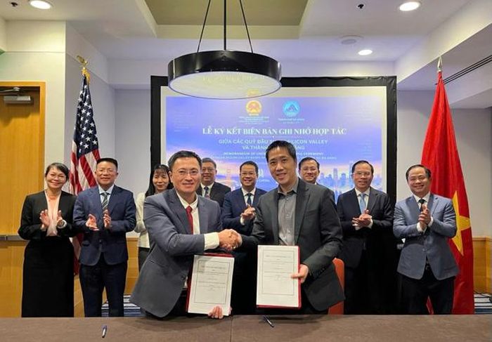 Ký kết thỏa thuận hợp tác giữa Trung tâm hỗ trợ khởi nghiệp đổi mới sáng tạo Đà Nẵng và Cyfendo, Inc. Ảnh Viết Toàn cung cấp.
