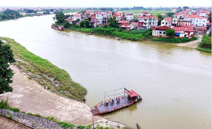  Địa điểm bến sông Như Nguyệt (xã Tam Giang) là trung tâm của phòng tuyến Như Nguyệt năm xưa. 