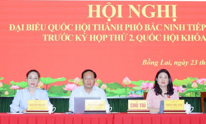 Đại biểu Quốc hội thành phố Bắc Ninh tiếp xúc cử tri phường Bồng Lai.