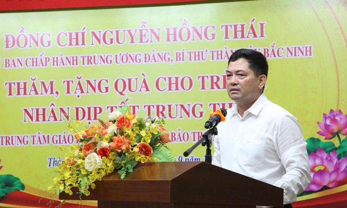 Đồng chí Nguyễn Hồng Thái phát biểu tại Trung tâm Giáo dục chuyên biệt và Bảo trợ xã hội Bắc Ninh.