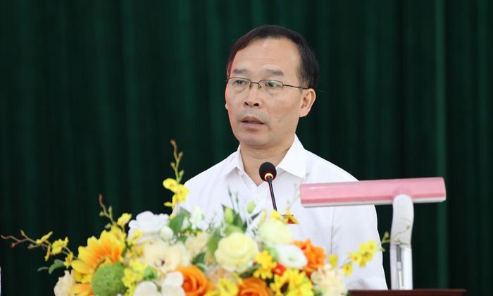  Đại biểu Quốc hội Trần Văn Tuấn thông báo đến cử tri một số nội dung dự kiến của kỳ họp. 