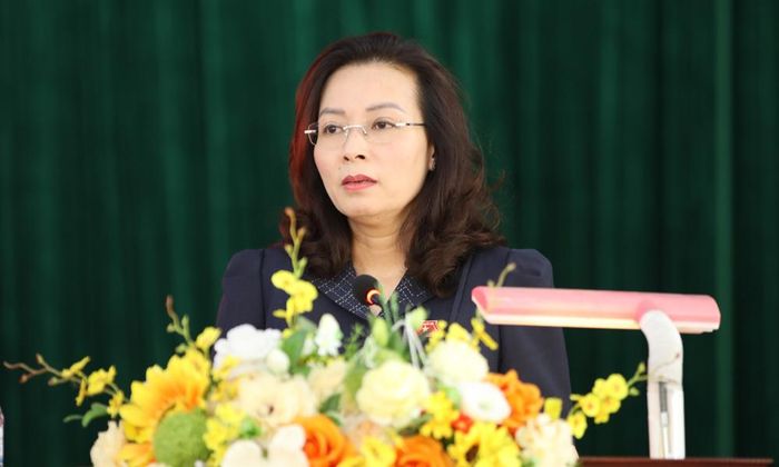  Đồng chí Nguyễn Thị Hương phát biểu ý kiến. 