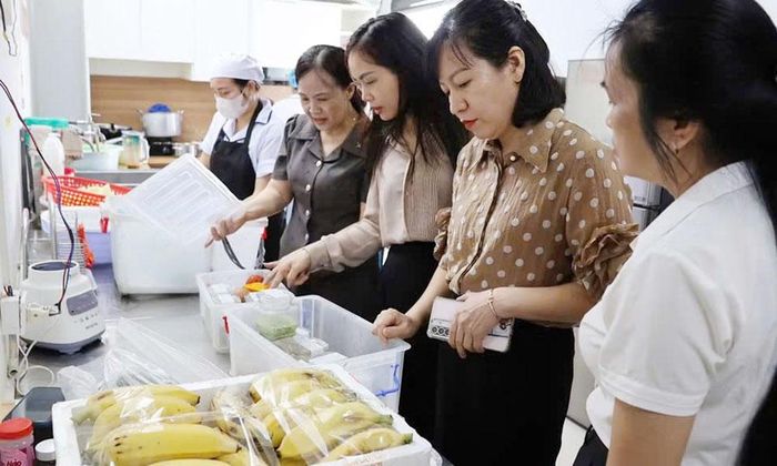 Ban Văn hóa - Xã hội HĐND phường Võ Cường giám sát tại cơ sở giáo dục ngoài công lập trên địa bàn phường.