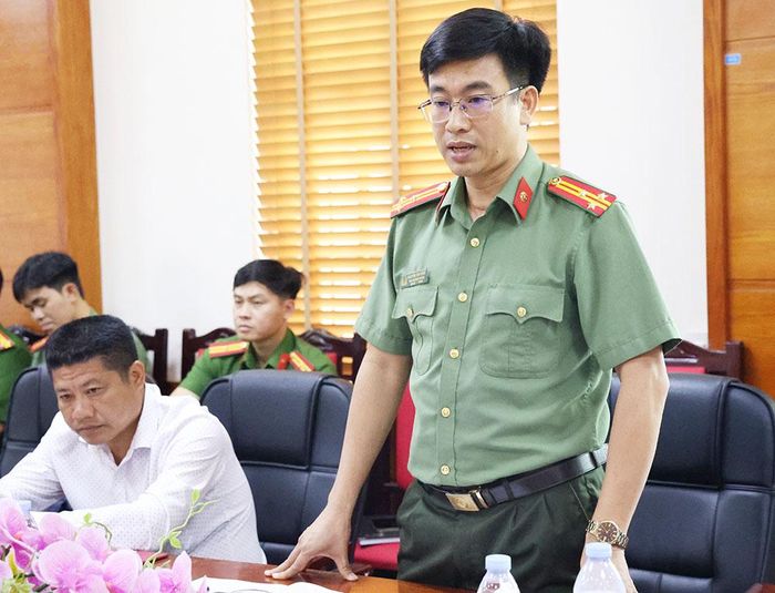  Thượng tá Nguyễn Văn Hùng, Phó Trưởng Phòng Tham mưu (Công an thành phố) phát biểu tại buổi làm việc. 