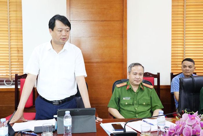  Đồng chí Phan Văn Giang, Chủ tịch UBND phường phát biểu tại buổi làm việc. 