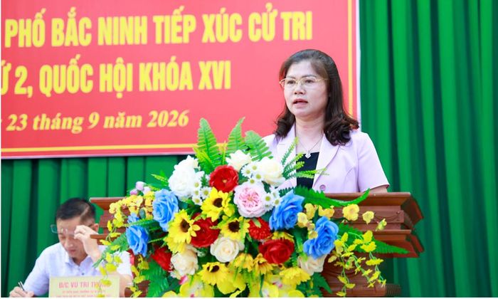  Đồng chí Lâm Thị Hương Thành dự và phát biểu tại hội nghị. 
