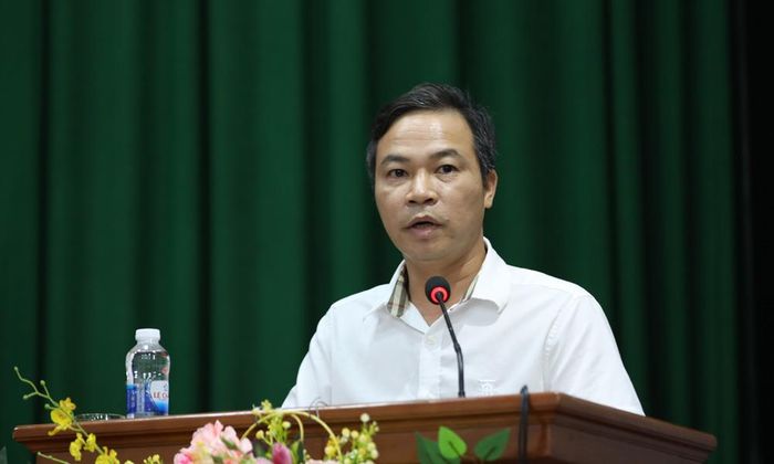  Cử tri phường Tự Lạn nêu ý kiến.  