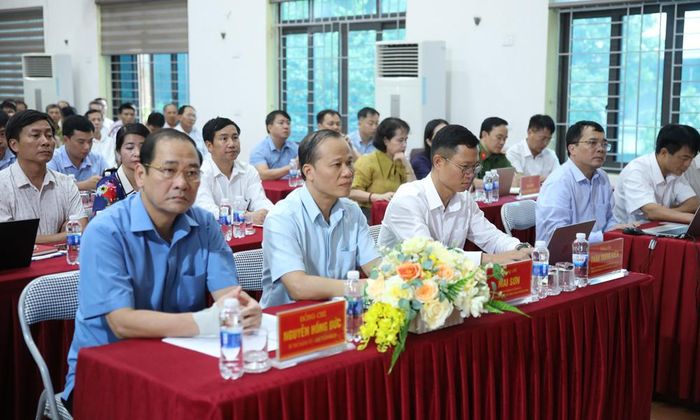  Đại biểu dự tiếp xúc cử tri phường Tự Lạn. 