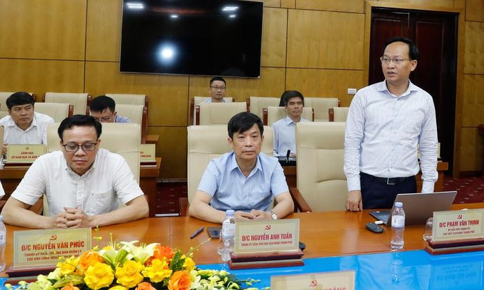  Đồng chí Phạm Văn Thịnh nêu đề xuất. 