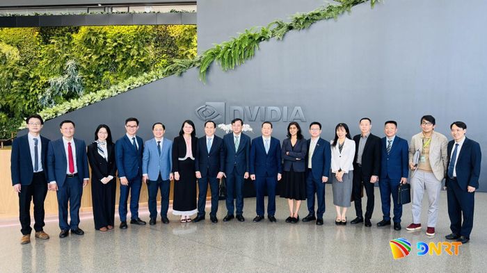 Đoàn công tác chụp ảnh lưu niệm với đại diện Tập đoàn NVIDIA. Ảnh: ĐOÀN CÔNG TÁC