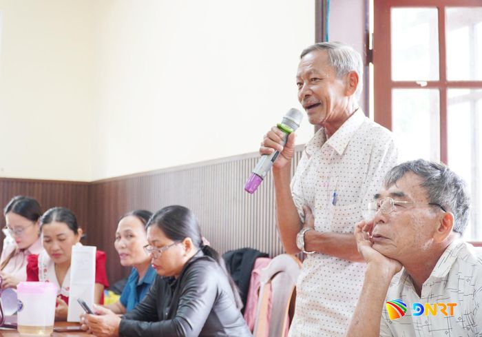 Người dân phát biểu tại hội nghị. Ảnh: N.ĐOAN
