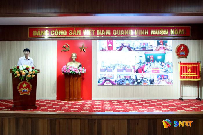 Hội nghị trực tiếp kết hợp trực tuyến. Ảnh: TRỌNG HUY