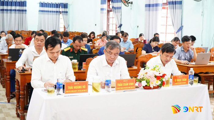 Lãnh đạo thành phố cùng các đại biểu dự hội nghị. Ảnh: TÚ LỆ