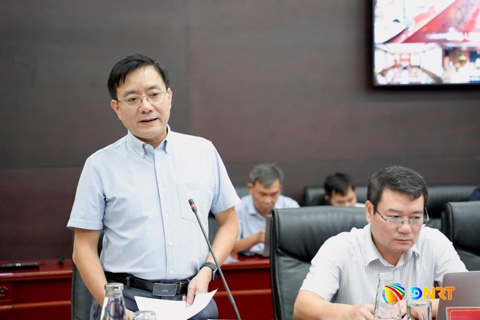 Ông Hoàng Trọng Hiếu, Phó Chánh Văn phòng Ban Chỉ đạo Nhà nước các chương trình, công trình, dự án quan trọng quốc gia, trọng điểm ngành năng lượng (bên trái) phát biểu tại buổi làm việc. Ảnh: T.CÔNG