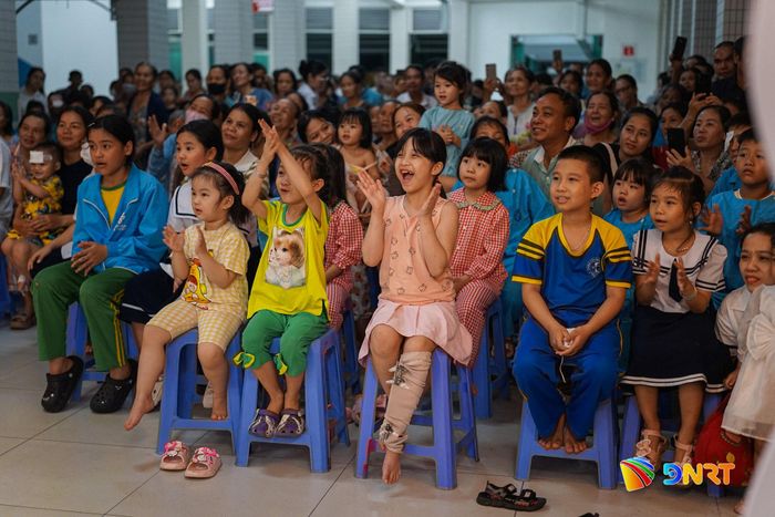 Chương trình lan tỏa không khí ấm áp, rộn ràng của Tết Trung thu đến các em nhỏ và người thân tại Bệnh viện Đà Nẵng. Ảnh: XUÂN SƠN