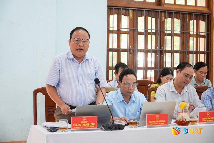 Bí thư Đảng ủy xã Trà Giáp Hoàng Thanh Long phát biểu tại buổi làm việc. Ảnh: HỒ QUÂN