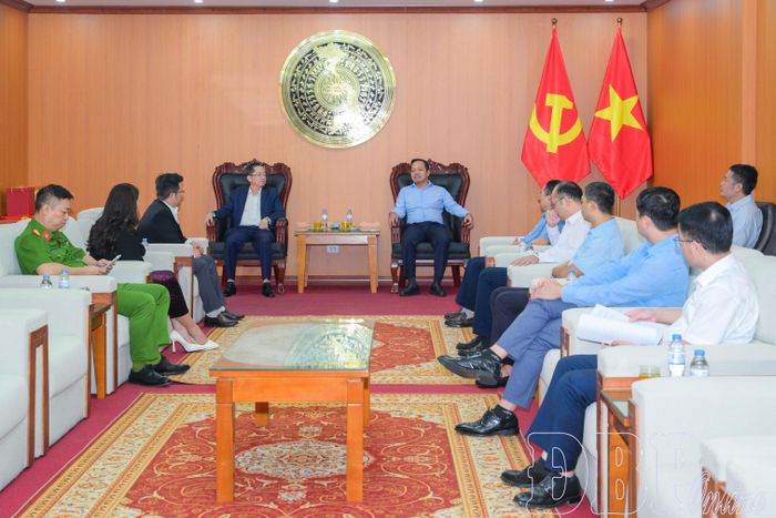 Toàn cảnh buổi làm việc.