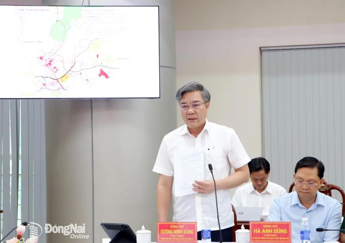 Đồng chí Dương Minh Dũng, Ủy viên Ban Thường vụ Thành ủy, Trưởng ban Tuyên giáo và Dân vận Thành ủy phát biểu tại phiên họp. Ảnh: Phạm Tùng