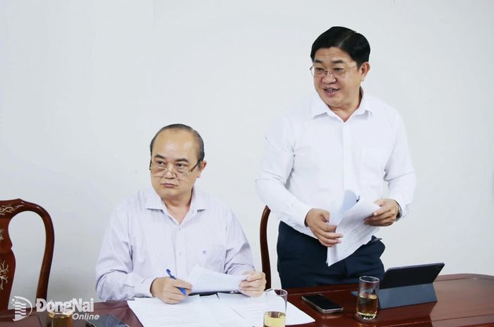 Thành ủy viên, Giám đốc Sở Khoa học và Công nghệ Phạm Văn Trinh chia sẻ tại buổi làm việc. Ảnh: Hải Quân