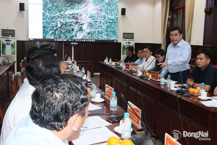Phó Chủ tịch Hội Doanh nhân trẻ Việt Nam, Chủ tịch Hội Doanh nhân trẻ Thành phố Hồ Chí Minh Phan Tấn Đạt phát biểu tại buổi làm việc. Ảnh: Quang Minh