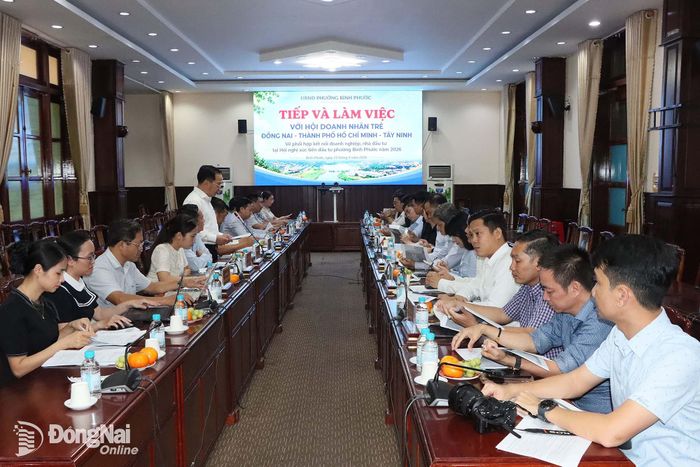 Toàn cảnh buổi làm việc. Ảnh: Quang Minh