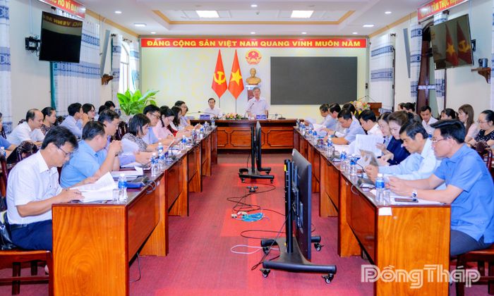 Quang cảnh cuộc họp.