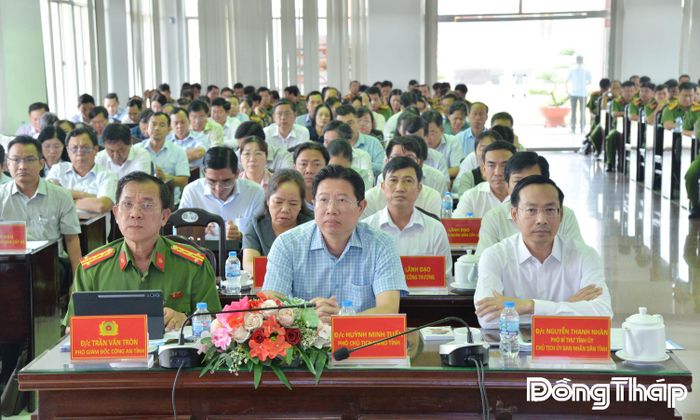 Các đại biểu tham dự hội nghị.