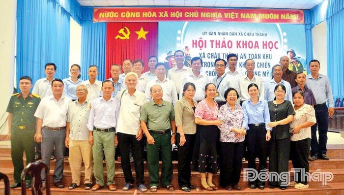 Tại hội thảo khoa học, các đại biểu tập trung làm rõ những căn cứ lịch sử, cơ sở pháp lý, bổ sung tư liệu, nhân chứng và các sự kiện tiêu biểu gắn với quá trình xây dựng, bảo vệ và phát huy vai trò của căn cứ cách mạng trên địa bàn. Ảnh: TRUNG TÍN