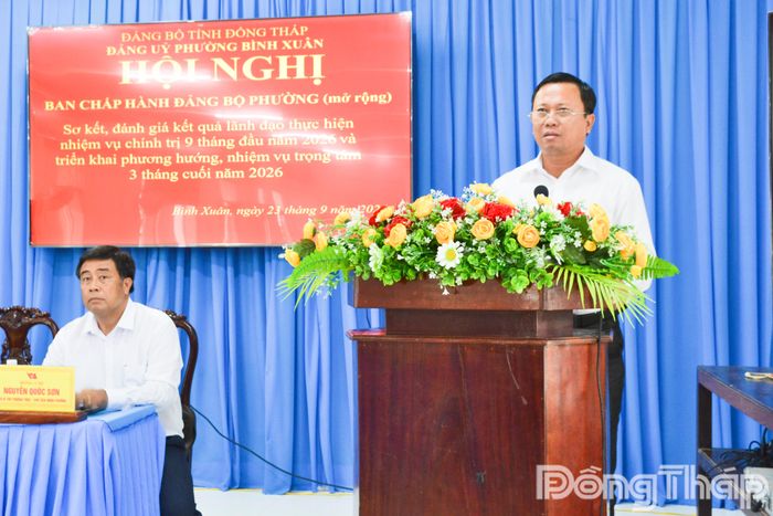Đồng chí Huỳnh Tuấn Dũng, Bí thư Đảng ủy phường, phát biểu tại hội nghị.