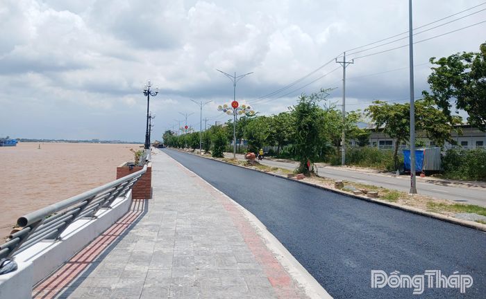 Kè chống xói lở bờ sông Tiền, xã Thường Phước đã hoàn thành và đưa vào sử dụng.