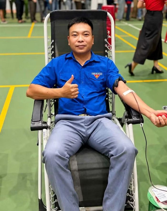 Anh Trần Quốc Việt đã có 20 lần hiến máu tình nguyện. Ảnh: M.N