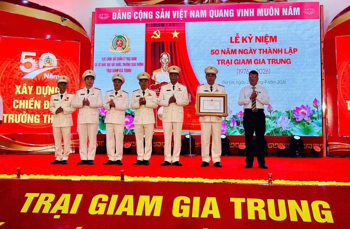 Trại giam Gia Trung vinh dự nhận bằng khen của Chủ tịch UBND tỉnh Gia Lai. Ảnh: P.D