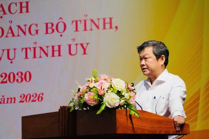 Đồng chí Trần Kim Kha, Tỉnh ủy viên, Giám đốc Sở Khoa học và Công nghệ, phát biểu tham luận tại buổi gặp mặt. Ảnh: N.H