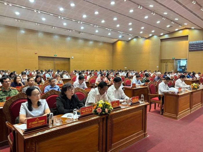 Các đại biểu dự buổi họp mặt. Ảnh: N.H