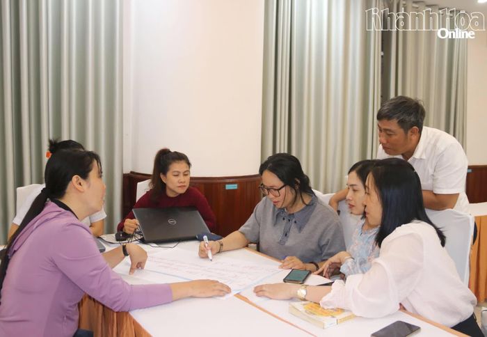 Học viên thảo luận và thực hành nhóm một số nội dung.
