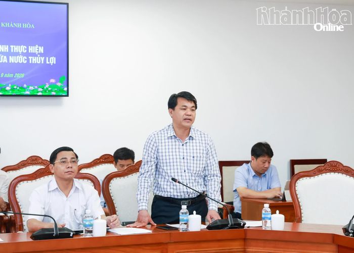 Lãnh đạo Sở Nông nghiệp và Môi trường báo cáo tại cuộc họp.