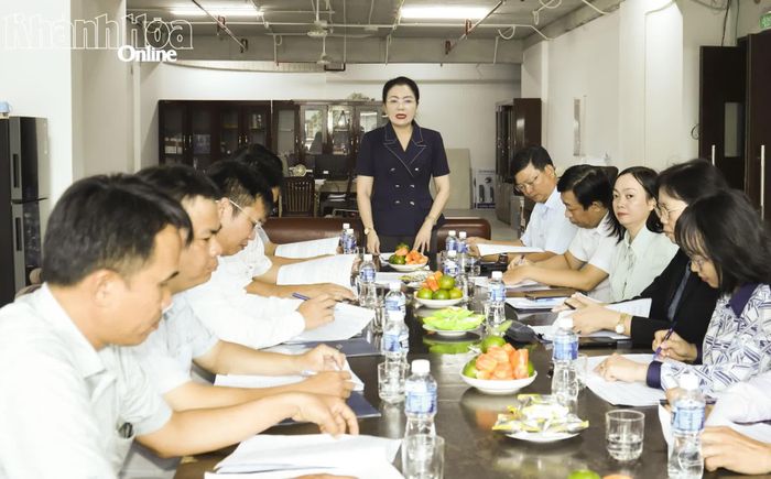 Đồng chí Phạm Thị Xuân Trang làm việc với chủ đầu tư Dự án Nhà ở xã hội MK Central City và các sở, ngành, đơn vị liên quan.