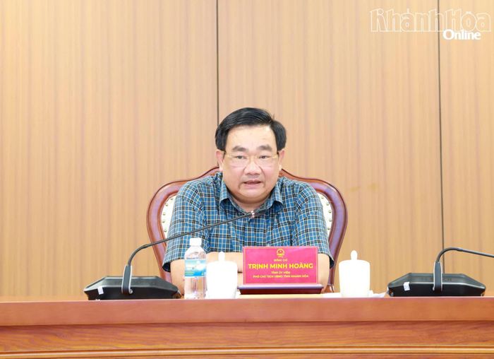 Đồng chí Trịnh Minh Hoàng phát biểu tại cuộc họp.