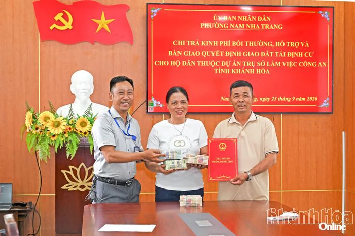 Vợ chồng ông T. nhận tiền bồi thường, hỗ trợ để thực hiện Dự án Khu đô thị hỗn hợp TP. Nha Trang.