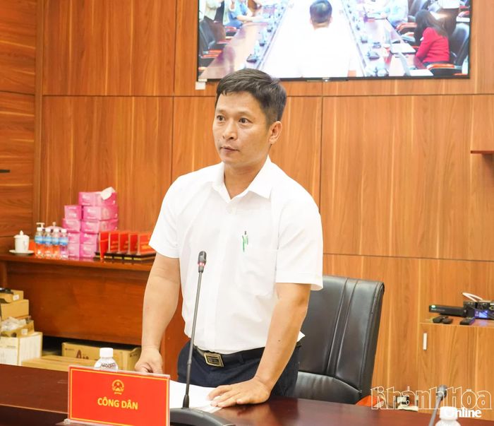 Ông Nguyễn Trung Kiên (xã Khánh Sơn) trình bày tại buổi tiếp công dân.