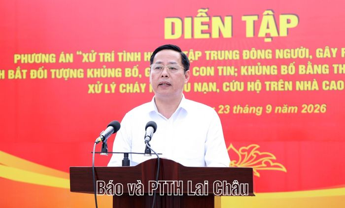Đồng chí Hà Quang Trung - Phó Bí thư Tỉnh ủy, Chủ tịch UBND tỉnh, Trưởng Ban Chỉ đạo Phòng, chống khủng bố tỉnh phát biểu bế mạc diễn tập.