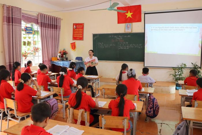Đến năm 2030, toàn tỉnh phấn đấu 90% đội ngũ nhà giáo và cán bộ quản lý giáo dục đạt yêu cầu tối thiểu về năng lực số và năng lực trí tuệ nhân tạo.
