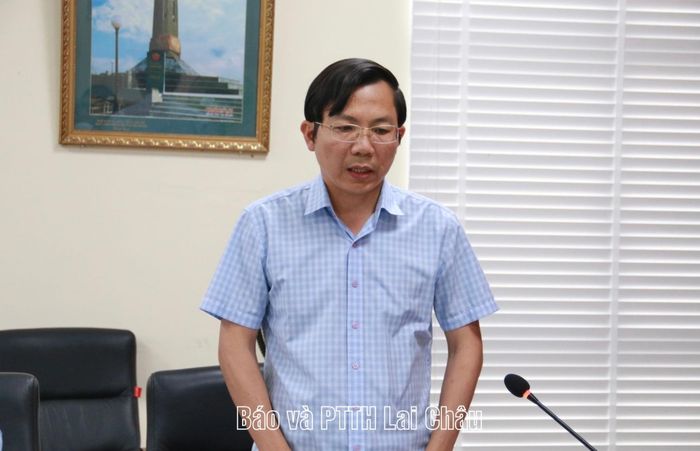 Lãnh đạo Sở NN&MT trình bày báo cáo phục vụ giám sát.