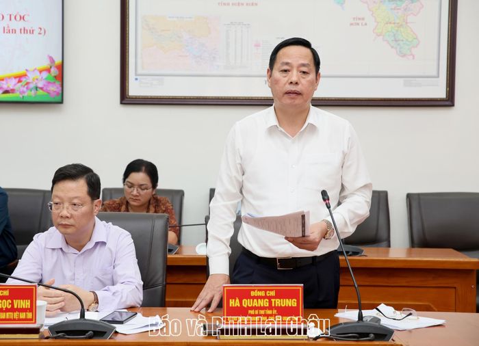 Đồng chí Hà Quang Trung - Phó Bí thư Tỉnh ủy, Chủ tịch UBND tỉnh phát biểu tại cuộc họp.