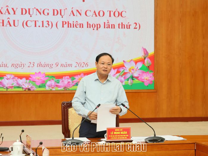 Đồng chí Lê Minh Ngân - Bí thư Tỉnh uỷ, Chủ tịch HĐND tỉnh, Trưởng Ban Chỉ đạo tỉnh phát biểu kết luận cuộc họp.