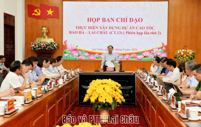 Quang cảnh cuộc họp.