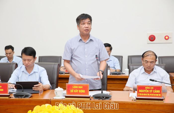 Lãnh đạo Sở Xây dựng báo cáo công tác lãnh đạo, chỉ đạo thực hiện chuẩn bị đầu tư, phương án giải phóng mặt bằng cao tốc Bảo Hà - Lai Châu (CT.13).