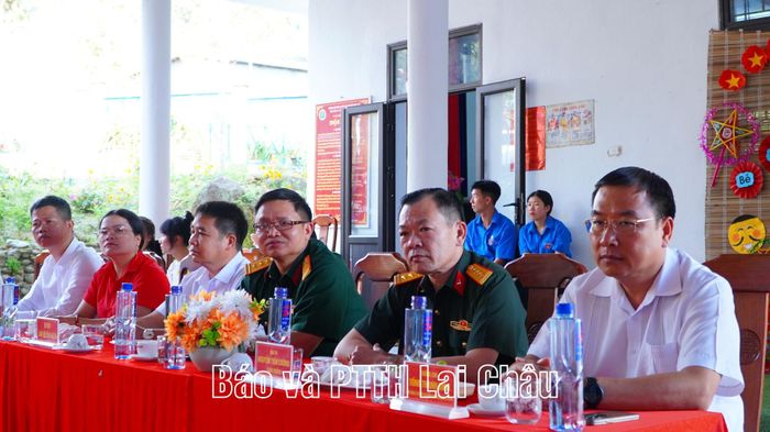 Các đại biểu tham dự chương trình.